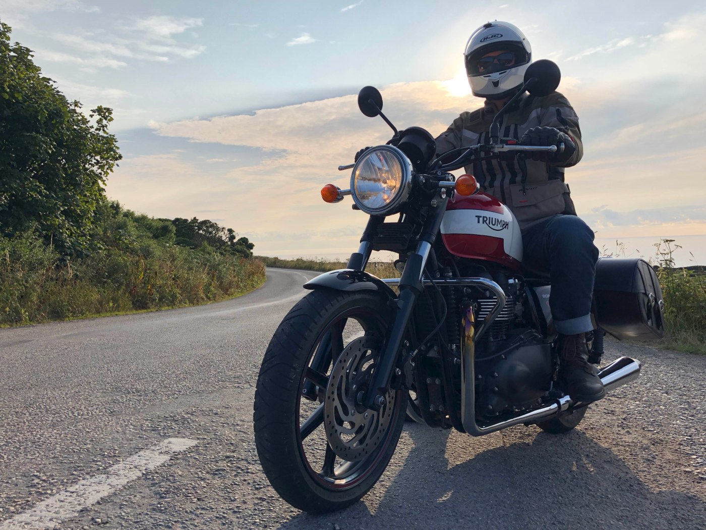 Ridng a Triumph Bonneville along some of Cornwall's best motorcycle roads